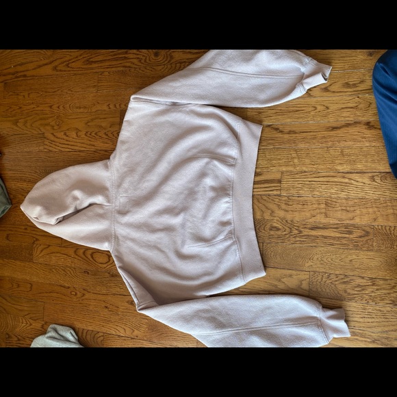 cozy af aritzia crop - Picture 3 of 4